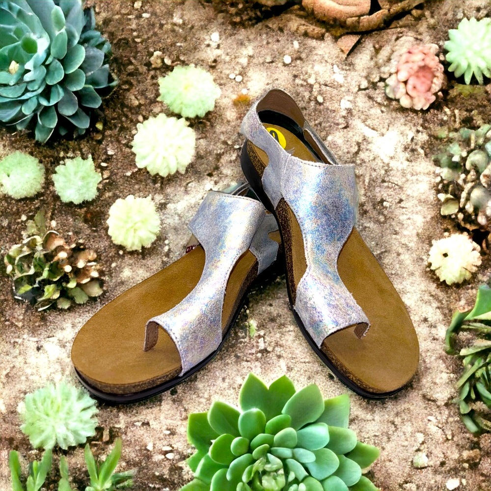 Dansko Reece pearl/iridescent Sandal Women Size 9